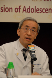 香港大學李嘉誠醫學院矯形及創傷外科學系系主任及臨床教授、何馮月燕基金教授(脊柱外科)張文智教授指是次國際研究有助醫生更準確預測病人脊柱的生長狀況,制定合適的預防和治療方案。